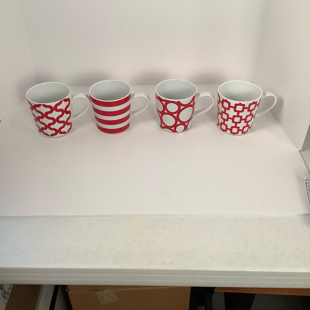 Crate & Barrel Red and White Geometric Design 4 coffee mugs